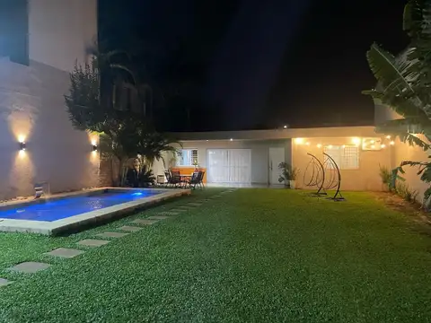 VENTA - ACEPTA PERMUTA  | CASA CON PILETA A METROS DEL RÍO – POSADAS