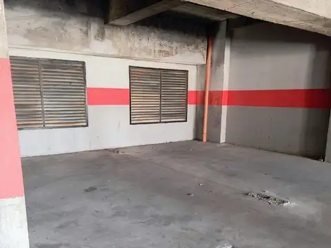 Cochera Privada cubierta en 2do nivel en Av. Belgrano 1300.