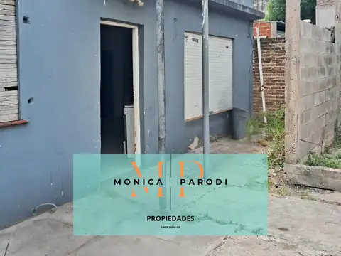 Casa a reciclar en venta en Rafael Castillo con local al frente y amplio lote