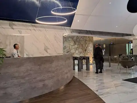 Oficina en Alquiler con 4 cocheras