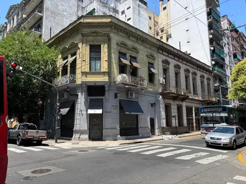 Edificio en bloque con local comercial (90 m2) y tres plantas con 6 viviendas (120 m2 c/planta)