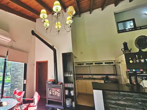 Casa 5 ambientes con 2 baños