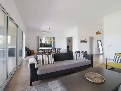 Casa 6 ambientes con 3 baños