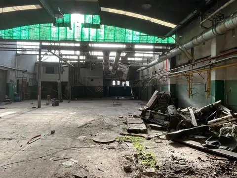 Importante galpon + oficinas