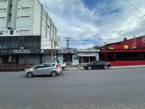 Avenida 3 entre Paseo 102 y 104.