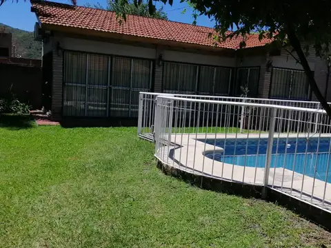 Casa 5 ambientes con 2 baños