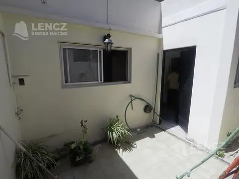 Alquiler Departamento  PH 2 ambientes, con patio, sin expensas! Excelente Ubicación Quilmes Centro