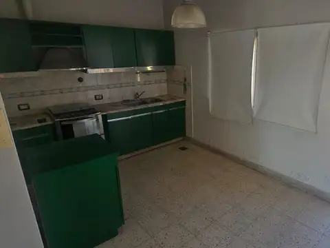 Casa 7 ambientes con 2 baños