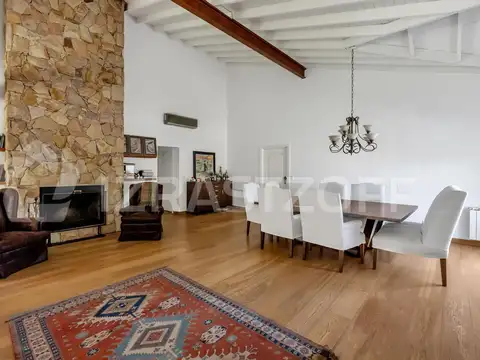 Casa 6 ambientes con 4 baños