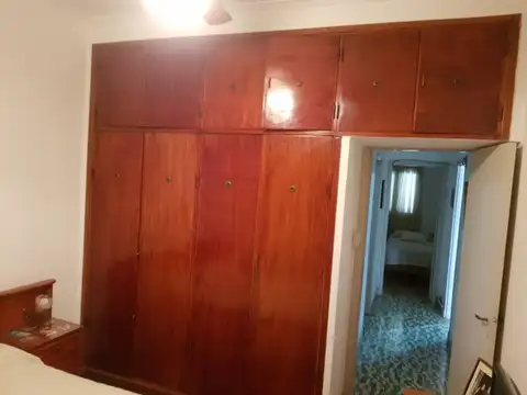 Casa 6 ambientes con 2 baños