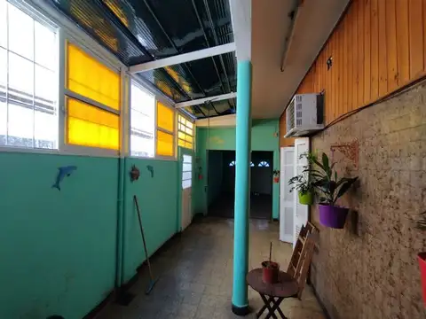 Casa 7 ambientes con 1 baño