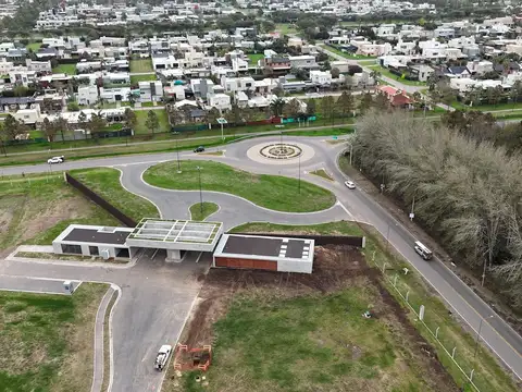 Avenida Fuerza Aérea  al 5100