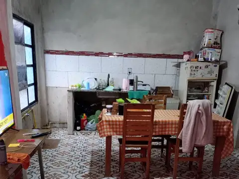 Casa a refaccionar en venta - 2 Dormitorios 2 Baños - 200Mts2 - Guernica