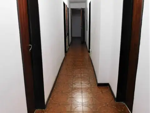 Casa en Alquiler con 2 cocheras