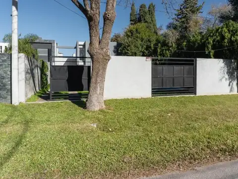 CASA CON PILETA A ESTRENAR