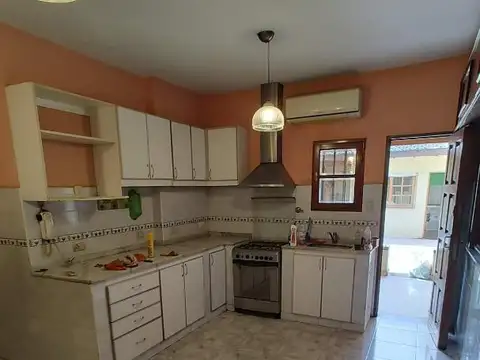 Casa 4 ambientes con 3 baños