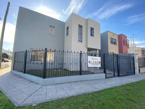 VENTA! Casa minimalista a estrenar de 4 amb- Castelar Norte-