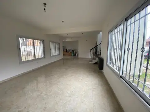 VENTA! Casa minimalista a estrenar de 4 amb- Castelar Norte-