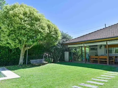 Casa en Venta con 2 cocheras