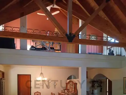 Casa en Venta con 2 cocheras