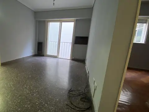 Dos ambientes en zona estratégica de Devoto.