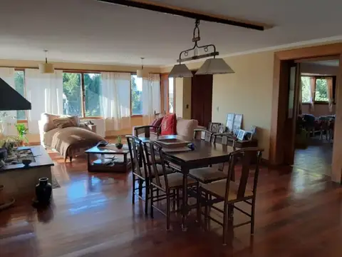 Casa 6 ambientes con 4 baños