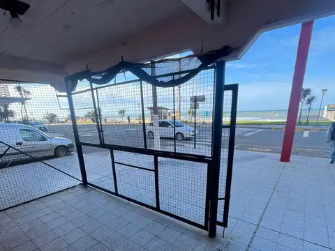 VENTA  EXCELENTE LOCAL SOBRE COSTANERA