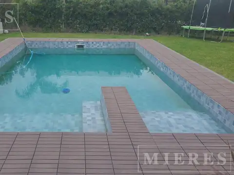 Casa en Alquiler con 2 cocheras