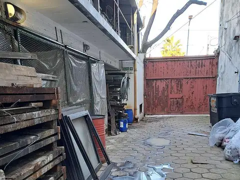 Depósito en venta, Florida a 2 cuadras de Gral. Paz. 2800?m² 2 plantas. sólida construcción
