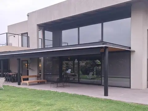 Casa en Alquiler Temporal con 2 cocheras