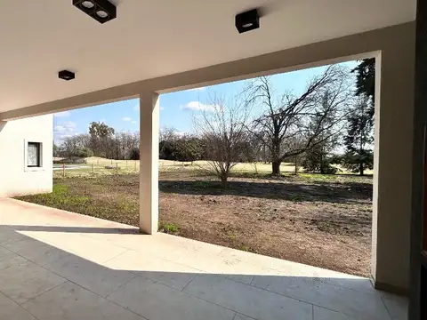 Venta casa en Medal - Espectacular Oportunidad en Lote al Golf