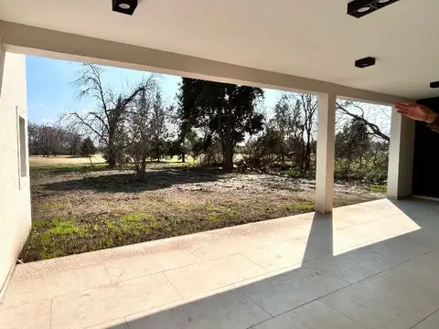 Venta importante casa a estrenar en Medal Pilar -  Gran Lote al Golf