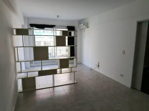 Teniente General Juan Domingo Perón 3800, Piso 1