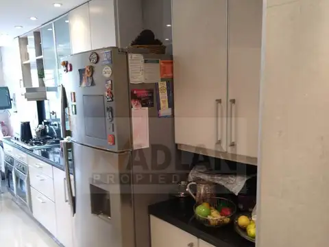 Recoleta Venta Piso de 4 Ambientes 148 m² Luminoso Dependencia - Santa Fe y Uriburu excelente estado