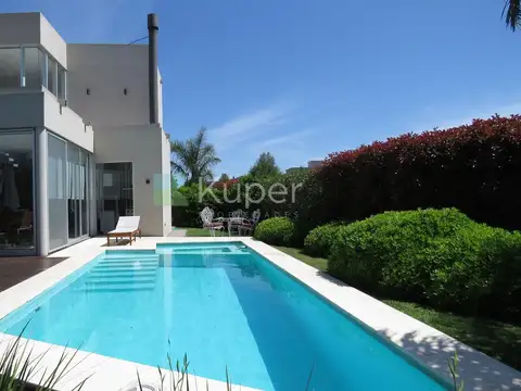 Casa 7 ambientes con 3 baños