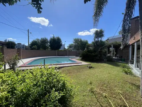 Casa 5 ambientes con 2 baños