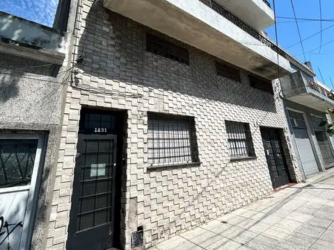 RETAZADO Departamento tipo casa en venta en Parque Avellaneda 2amb excelente ubicacion super amplio