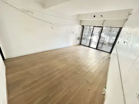 LOCAL  CON PATIO - SALGUERO Y CORDOBA - 39 M2