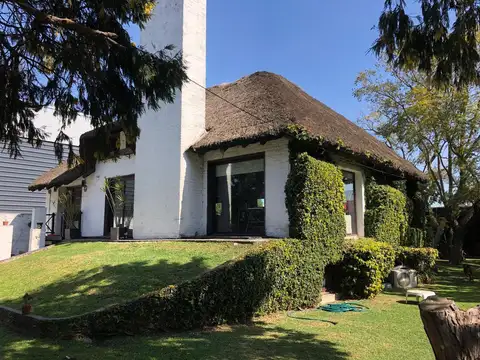 Casa 6 ambientes con 3 baños