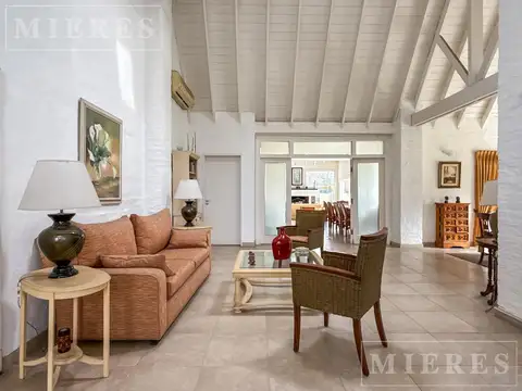 Casa 7 ambientes con 3 baños