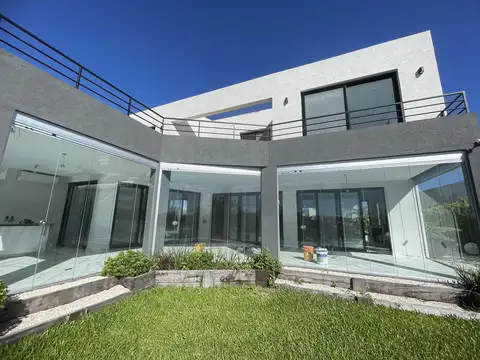 Puertos del Lago  - Muelles 300