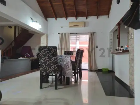 Casa 5 ambientes con 1 baño
