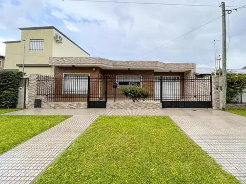 Casa 2 dormitorios de calidad en Altos de Mendoza