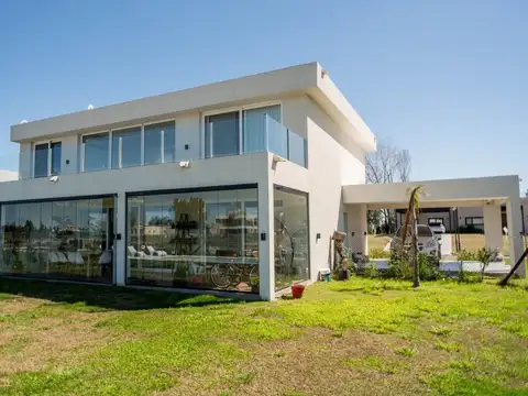 Casa 7 ambientes con 3 baños