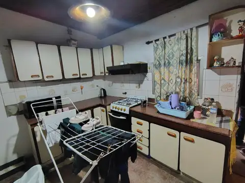 Casa 6 ambientes con 2 baños