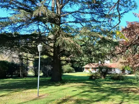 Casa en Venta con 3 cocheras