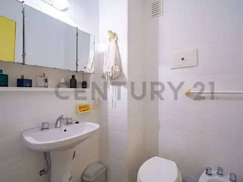 Departamento 4 ambientes balcón corrido - dependencia de servicio