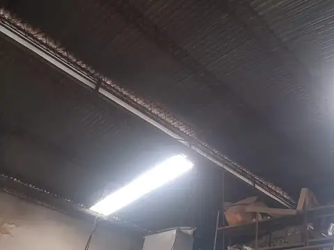 Galpon en Venta 8  mts Frente