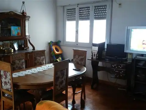 DEPARTAMENTO 2 AMB. AMPLIO X ESCALERA RECICLADO A NUEVO.