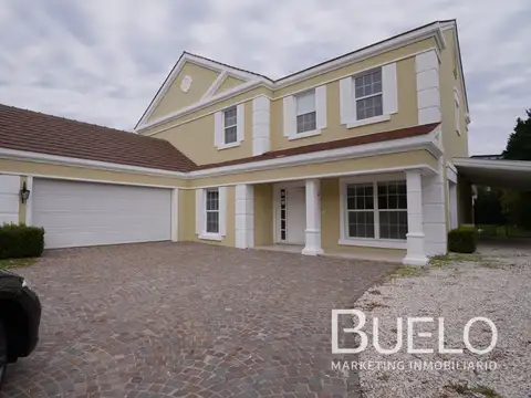 Venta de casa de 4 habitaciones en Abril Club de Campo